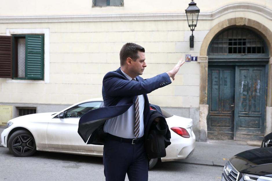 Zagreb: Dolazak zastupnika na sjednicu Gradske skupštine