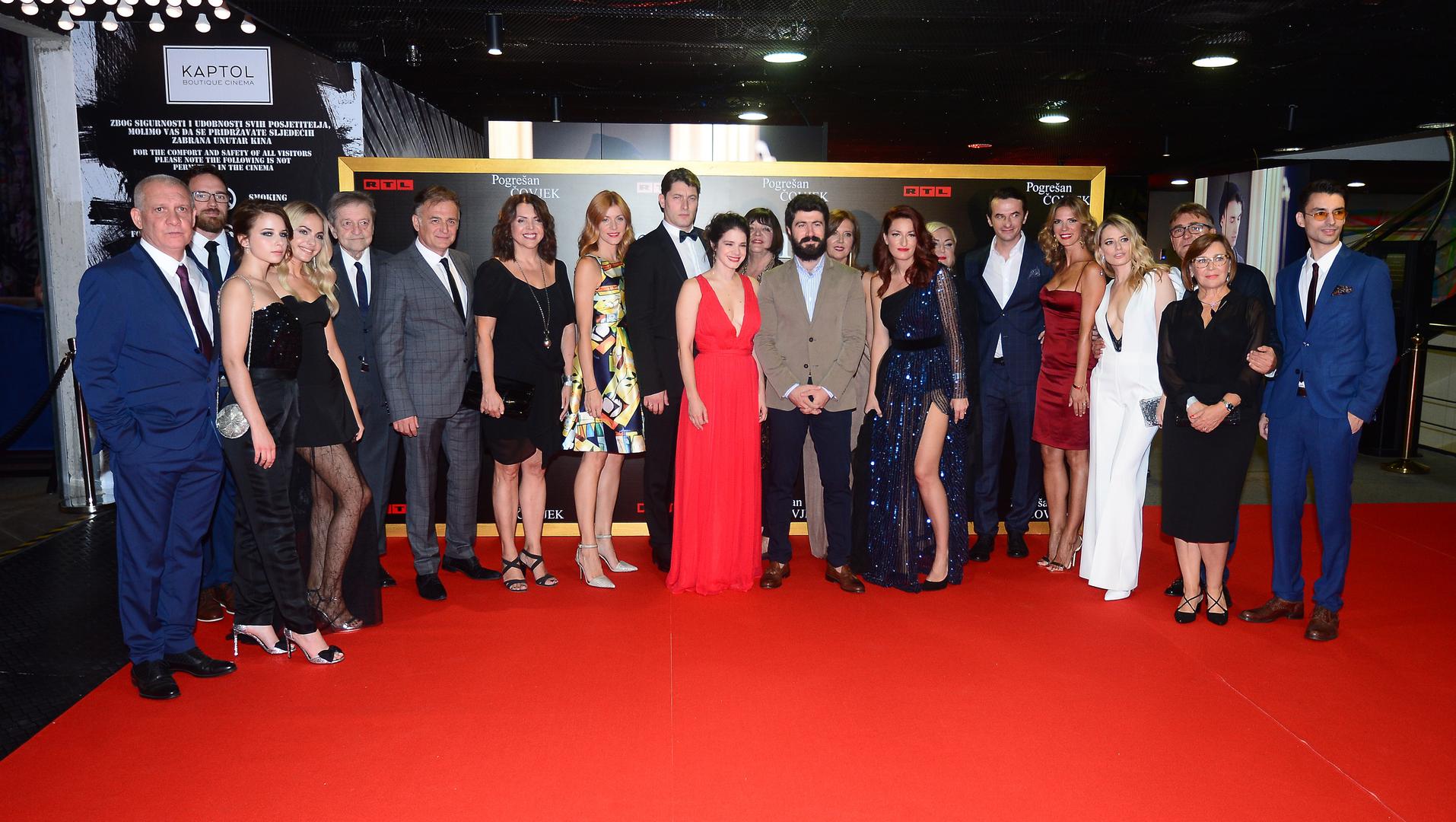 Crvenim tepihom zagrebačkog Kaptol Boutique Cinema sinoć su prošetali glumci nove RTL-ove serije 'Pogrešan čovjek'.