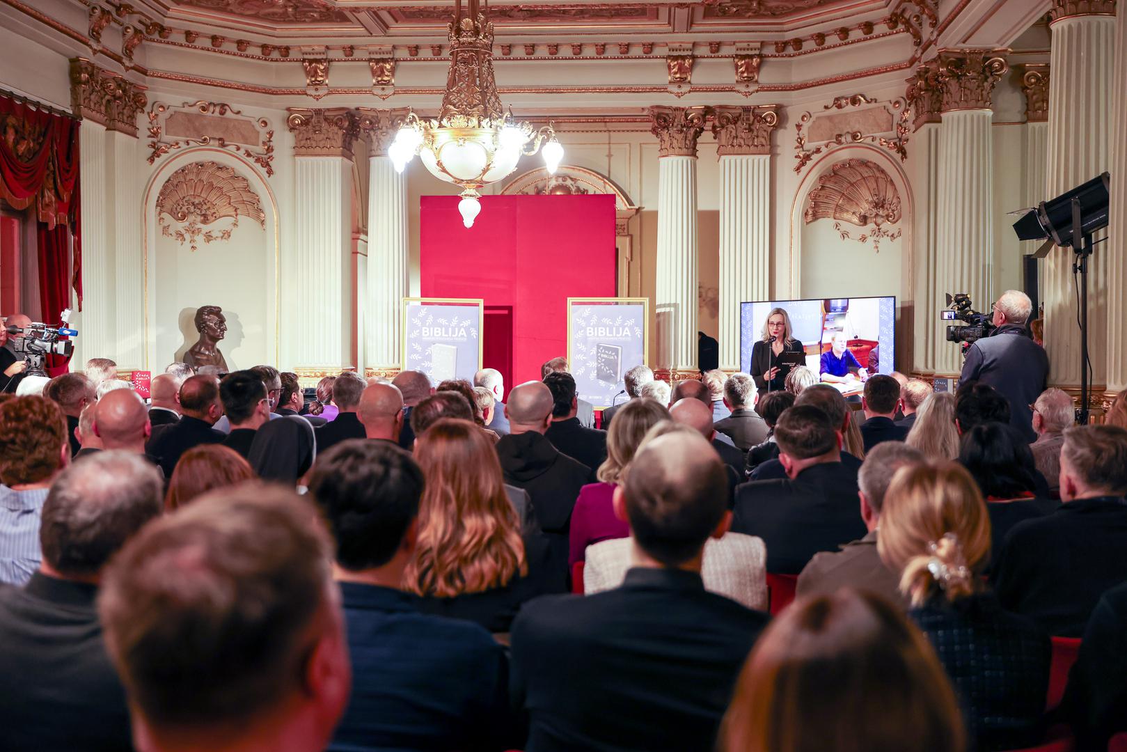 Nova hrvatska katolička Biblija rezultat je više od 20 godina marljivoga zajedničkoga rada vrsnih hrvatskih biblijskih stručnjaka, mahom s katoličkih teoloških fakulteta