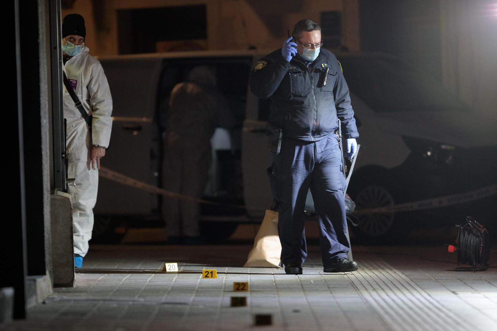 06.02.2022., Rijeka - Oko 14.45h policija je zaprimila dojavu kako je u caffe baru Pin (Pavlinski Trg 5) doslo do tuce te je jedna zenska osoba ozljedena. Uz policijske sluzbenike na mjesto dogadaja izasla je hitna medicinska pomoc, koja je pokusala reanimirati zensku osobu ali bezuspjesno.  Photo: Nel Pavletic/PIXSELL