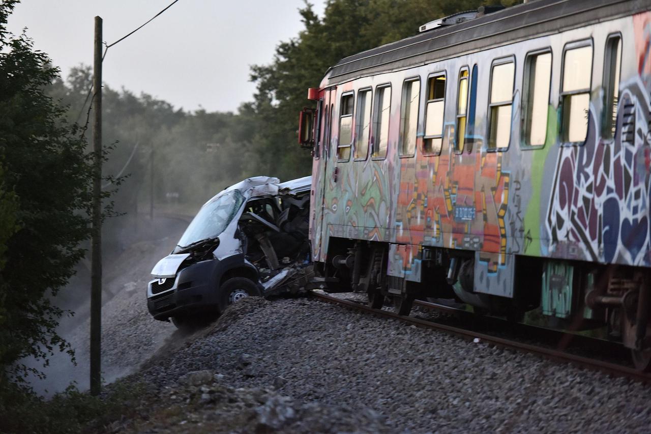 željeznička nesreća vlak kamion