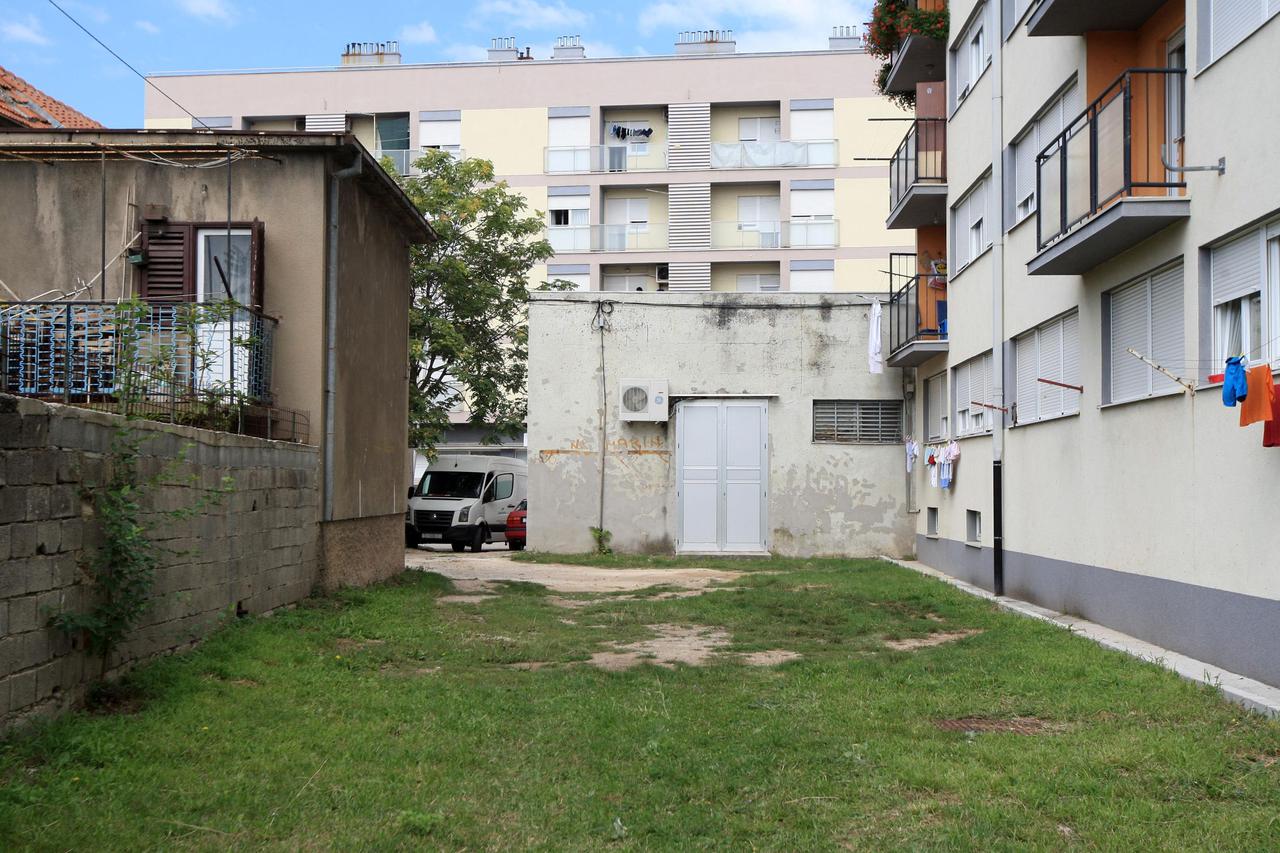 Knin, zario si nož u srce