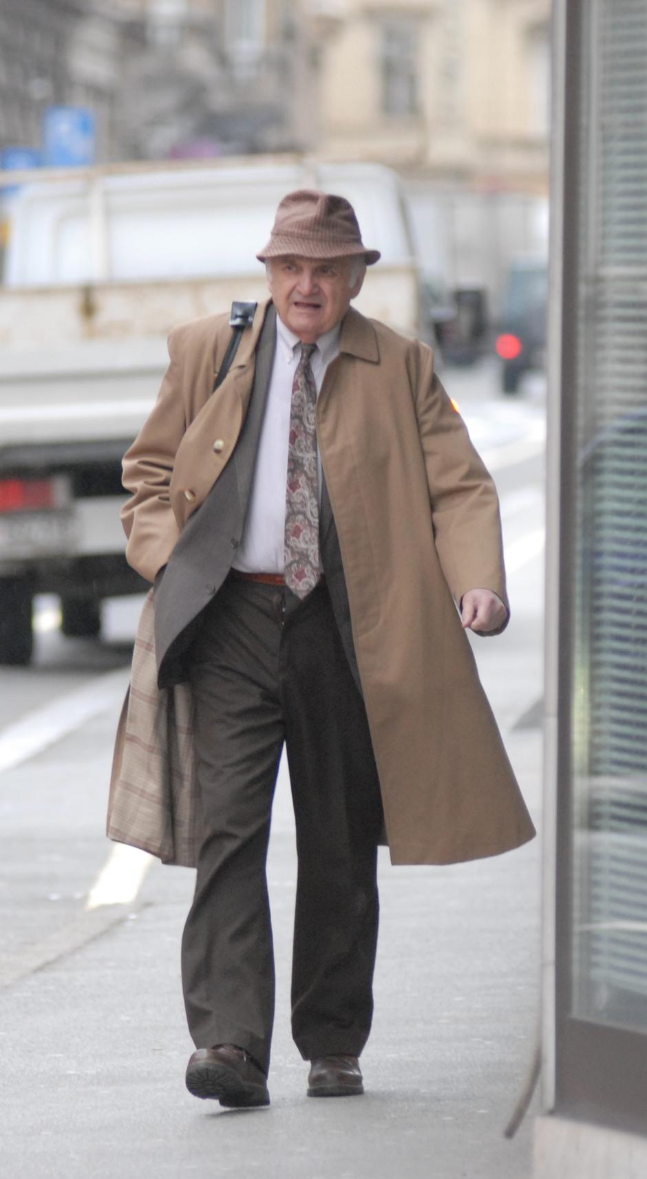 Zagreb: Legendarni Pero Zlatar projurio je gradom