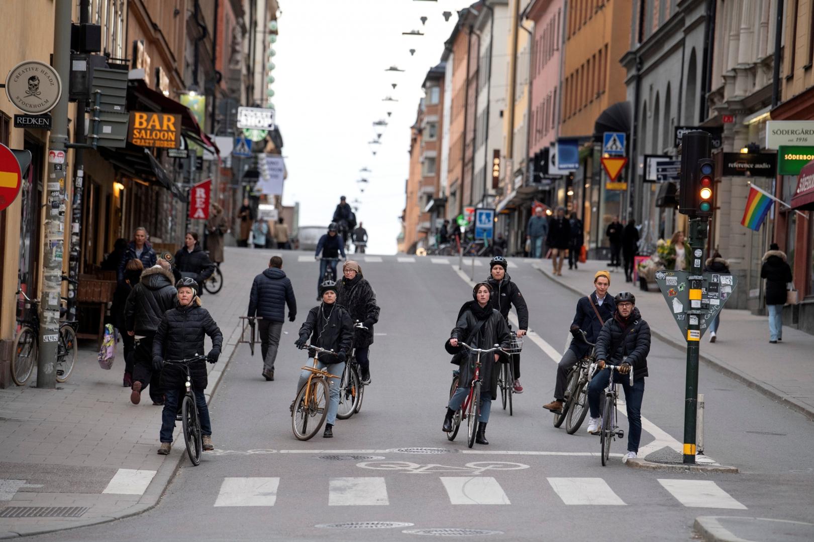 The spread of the coronavirus disease (COVID-19) in Stockholm Cyclists wait for green light on a street in the Sodermalm district, as the spread of the coronavirus disease  continues (COVID-19) in Stockholm, Sweden April 1, 2020. TT News Agency/Jessica Gow  via REUTERS   ATTENTION EDITORS - THIS IMAGE WAS PROVIDED BY A THIRD PARTY. SWEDEN OUT. NO COMMERCIAL OR EDITORIAL SALES IN SWE TT NEWS AGENCY