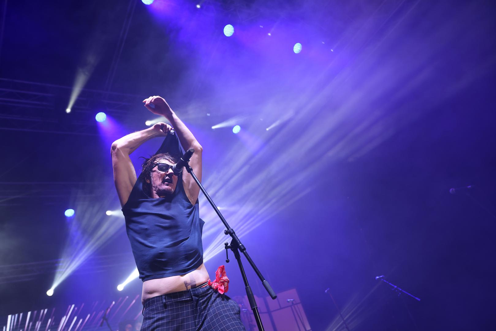 U najvećim hitovima uživali su njihovi mnogobrojni obožavatelji, a atmosferu je do usijanja doveo frontmen Davor Gobac kada je u jednom trenutku na bini skinuo majicu. 