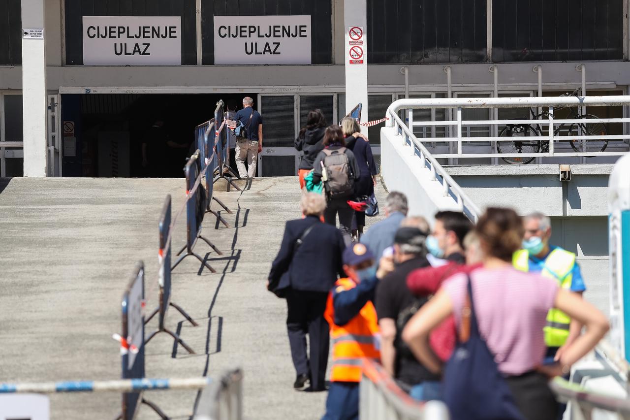 Zagreb: Novi punkt za masovno cijepljenje otvoren u Domu sportova