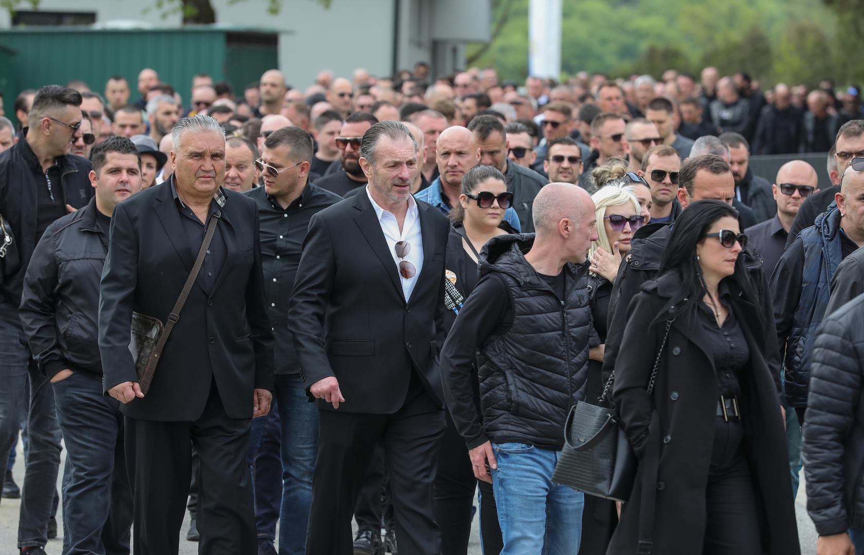 28.04.2023., Zagreb - Pogreb Tomislava Sablje, koji je ubijen u nocnom klubu "Ritz", odrzan je na groblju Markovo Polje. Optuzenik iz Uskokove akcije Tebra Tomislav Sabljo ubijen je hicima iz vatrenog oruzja u nakon fizickog sukoba vise osoba.  Nikica Jelavic Photo: Jurica Galoic/PIXSELL