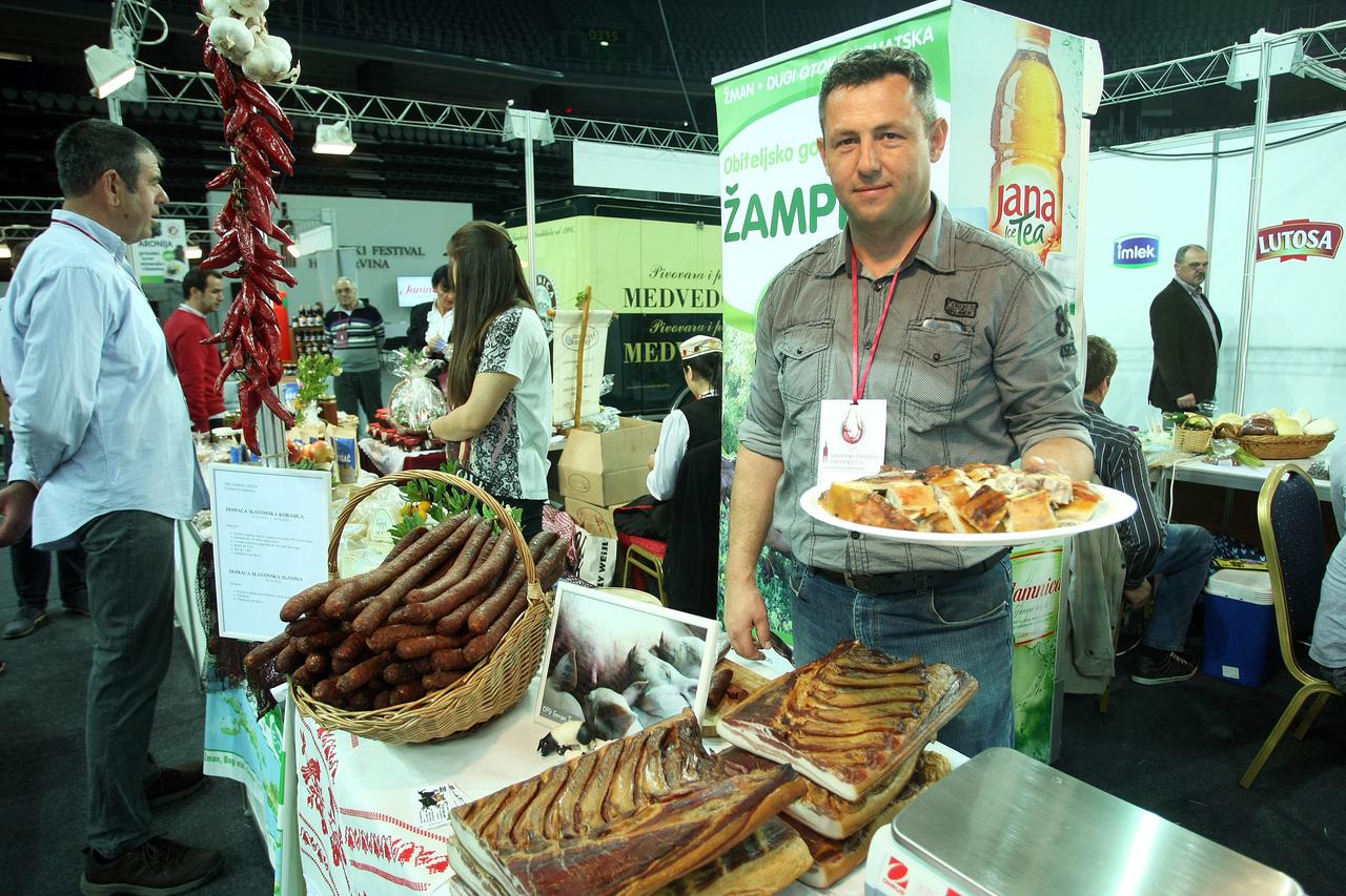 13.11.2015., Zagreb - Otvorenje 3. izdanja Hrvatskog festivala hrane i vina u sportskoj dvorani Arena Zagreb, koji okuplja 300 proizvodjaca.  Photo: Luka Stanzl/PIXSELL