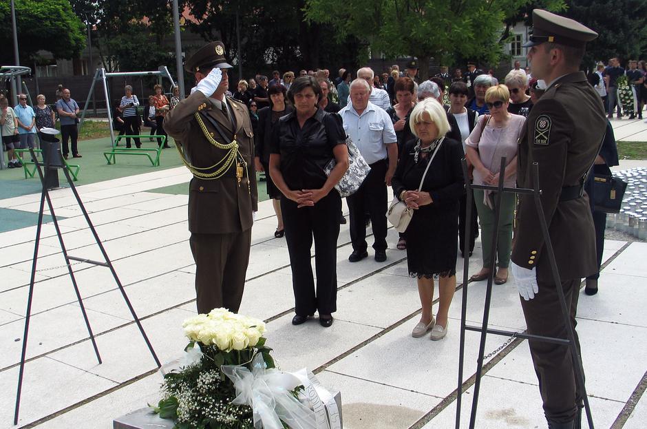 Slavonski Brod: Održan 20. susret sjećanja na poginulu djecu u Domovinskom ratu