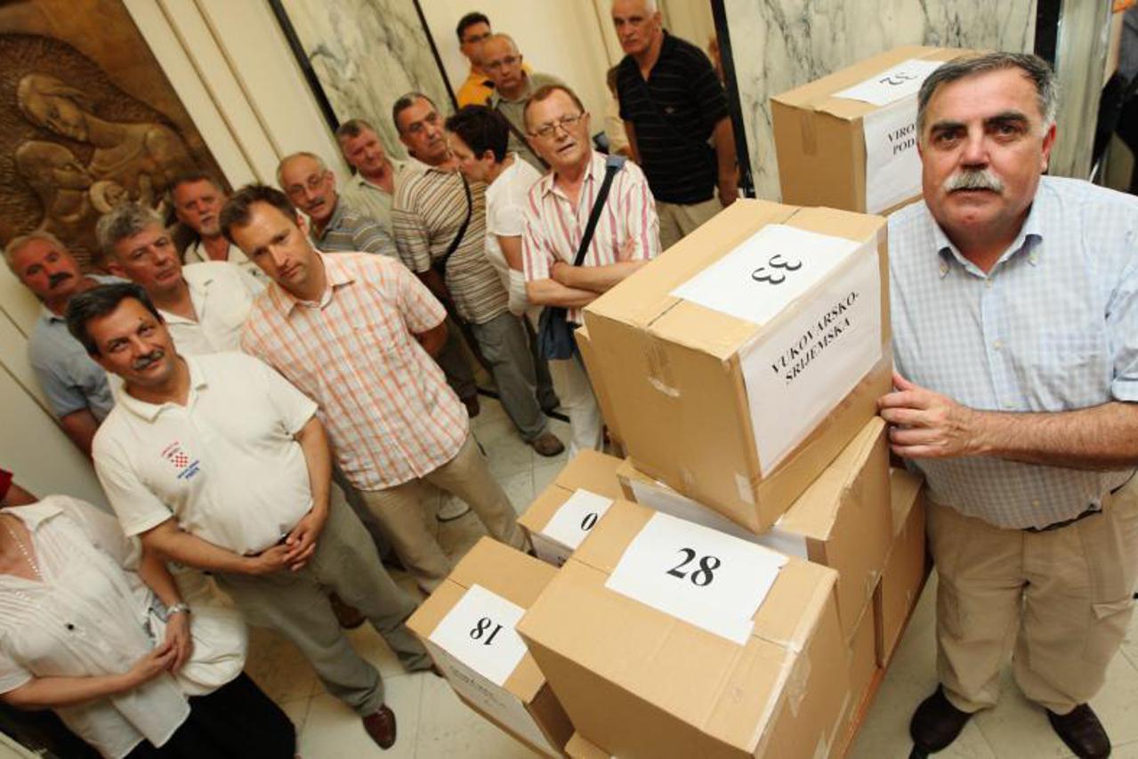 potpisi za referendum u saboru 3