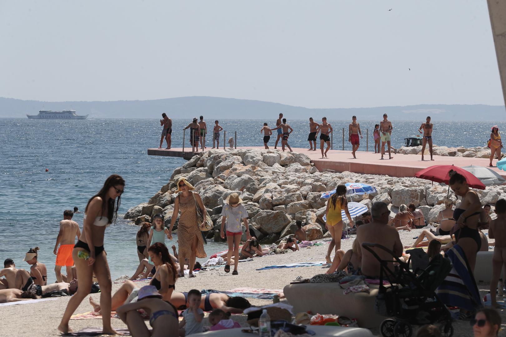 Mnogi Splićani osvježenje od vrućina pronašli su na Žnjanu.