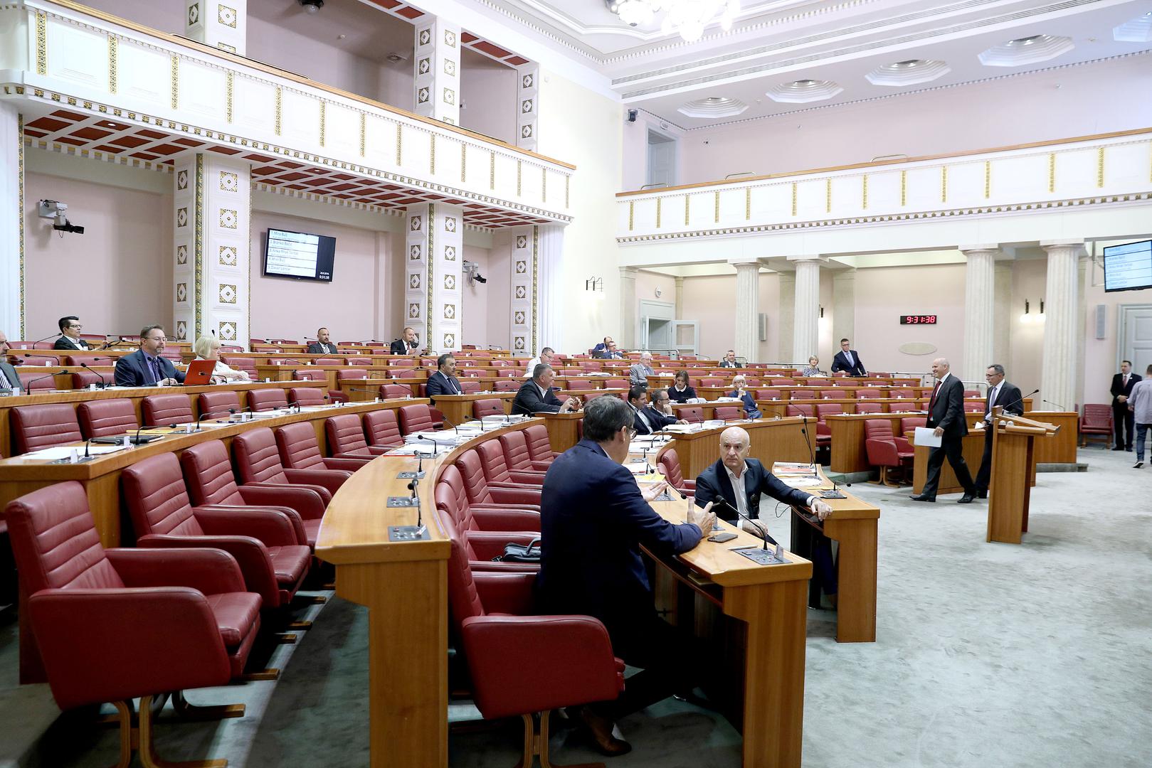 Sabor je 9. sjednicu nastavio raspravom o prijedlogu zakona o izmjenama i dopunama Zakona o poslovima i djelatnostima prostornog uređenja i gradnje.