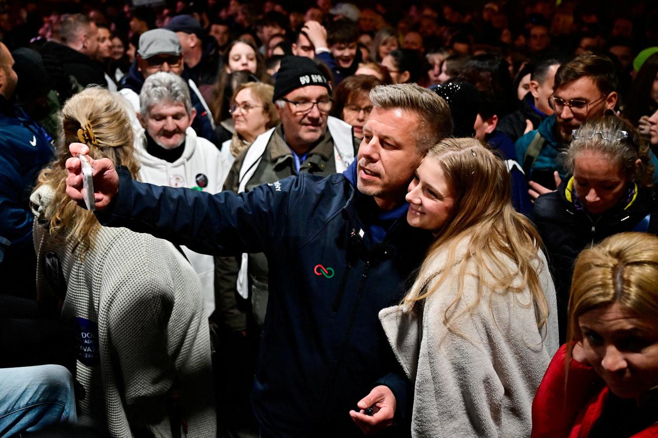 storyeditor/2026-04-14/2026-04-10T210352Z_1208785675_RC2IMKAX3TAO_RTRMADP_3_HUNGARY-ELECTION-RALLY-MAGYAR.JPG