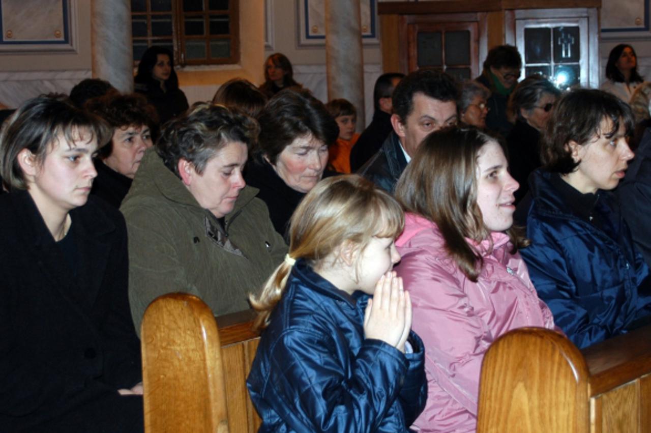 'Podravina-bilogora, 27.12.2010. Daruvar Navodno glasna glazba zasmetala je na polnocki vjernicima ali i zupniku Arhivska fotografija                      '