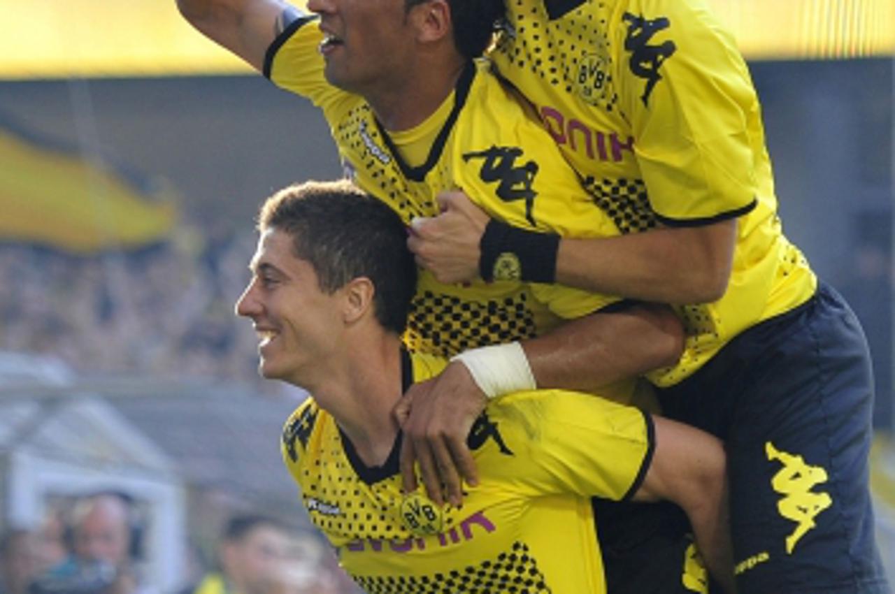 'Dortmund\'s Robert Lewandowski (L-R), Lucas Barrios and Ivan Perisic celebrate the 4-0 goal during the German Bundesliga soccer match between Borussia Dortmund and FC Augsburg at Signal-Iduna-Park in
