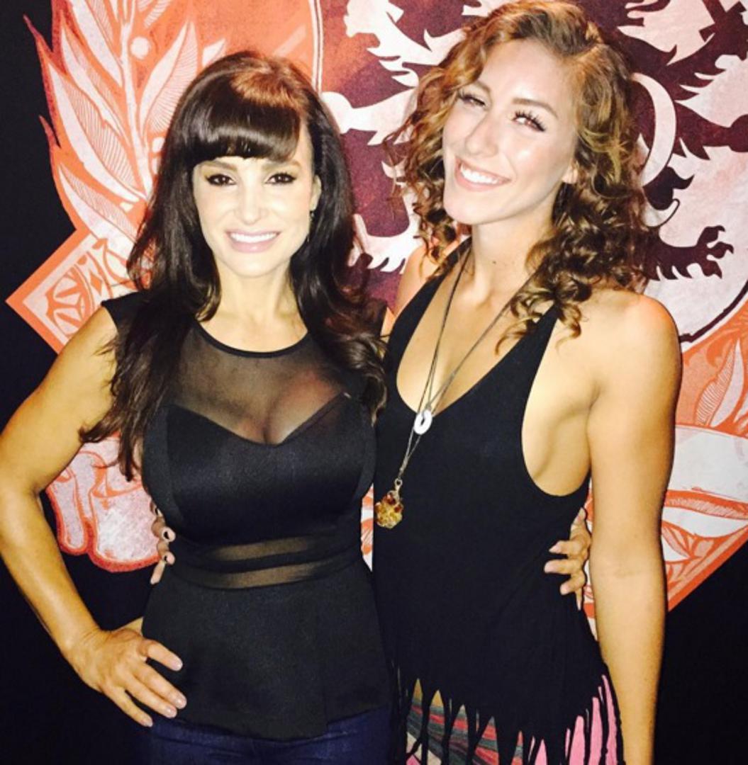 Kad se igrač poslije seksa ode istuširati ili nešto, one odmah ukradu nešto njegovo, čime ga poslije ucjenjuju i uzimaju mu milijune dolara.