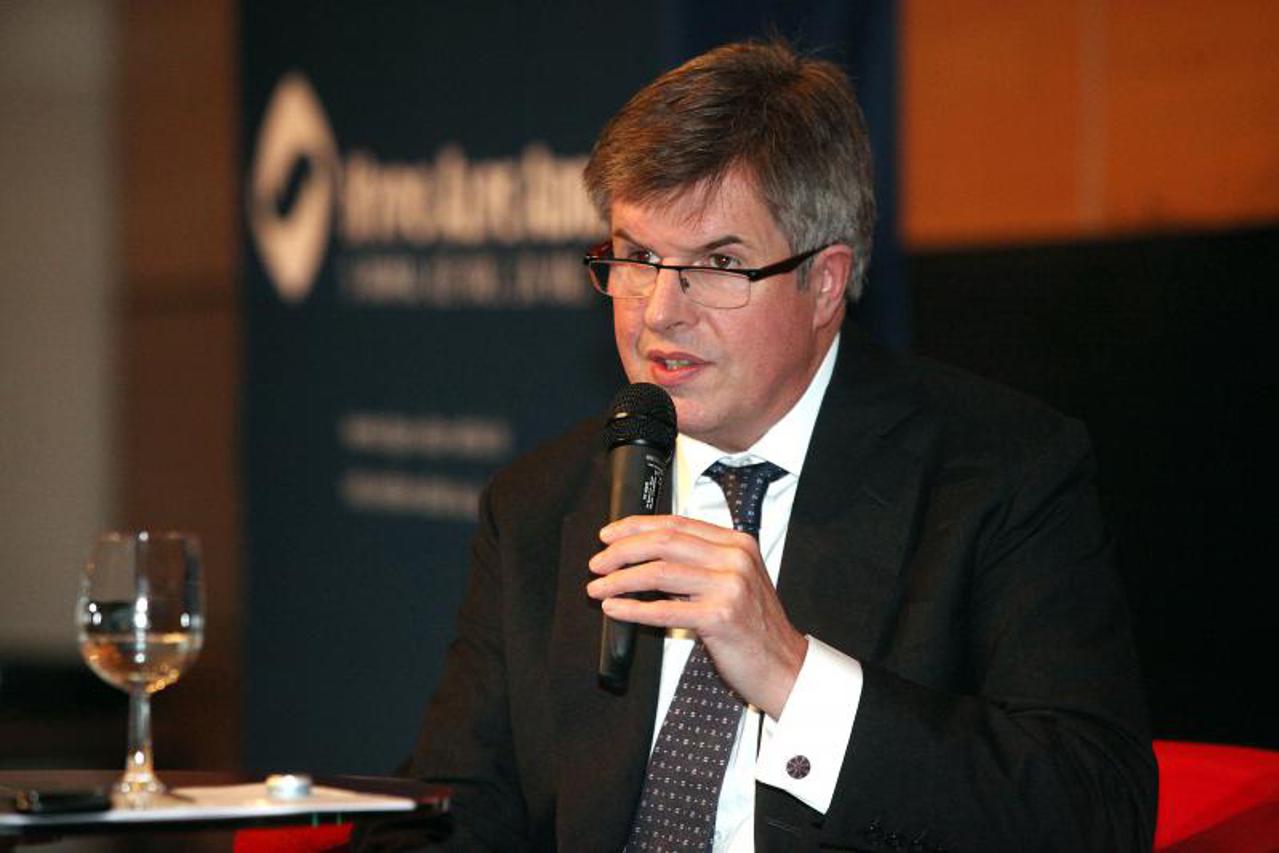 neil mackinnon