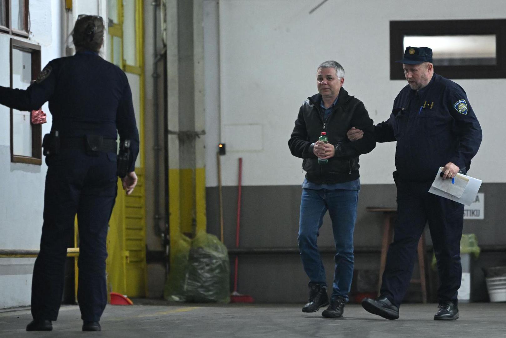 Radi se o više fizičkih i pravnih osoba za koje se osnovano sumnja da su počinile koruptivna kaznena djela vezana za izvođenje građevinskih radova u Klinici za psihijatriju Sveti Ivan na Jankomiru.