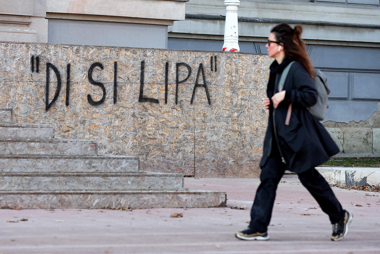 05.02.2024., Zagreb - Na muzeju Mimara osvanuli su grafiti SMS poruka koje su razmjenjivali Ivan Turudic i Josipa Rimac - Di si radosti i Di si Lipa. Photo: Goran Stanzl/PIXSELL