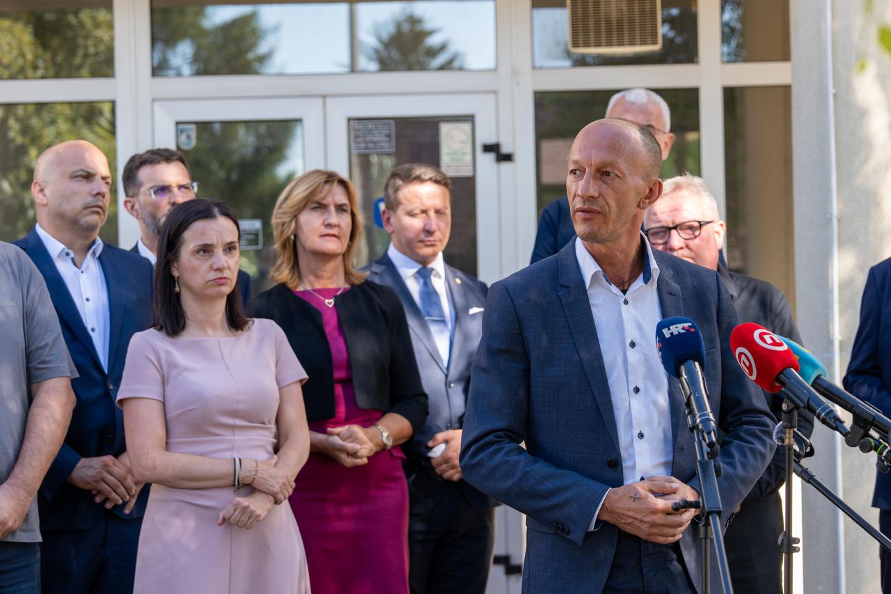 Gospić: Obraćanje  članova saborskog Odbora za zaštitu okoliša i prirode iz redova HDZ-a i koalicijskih partnera