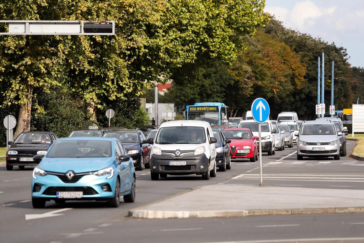 Zagreb: Prometna gužva uoči početka  47. INA Delta Rallyja