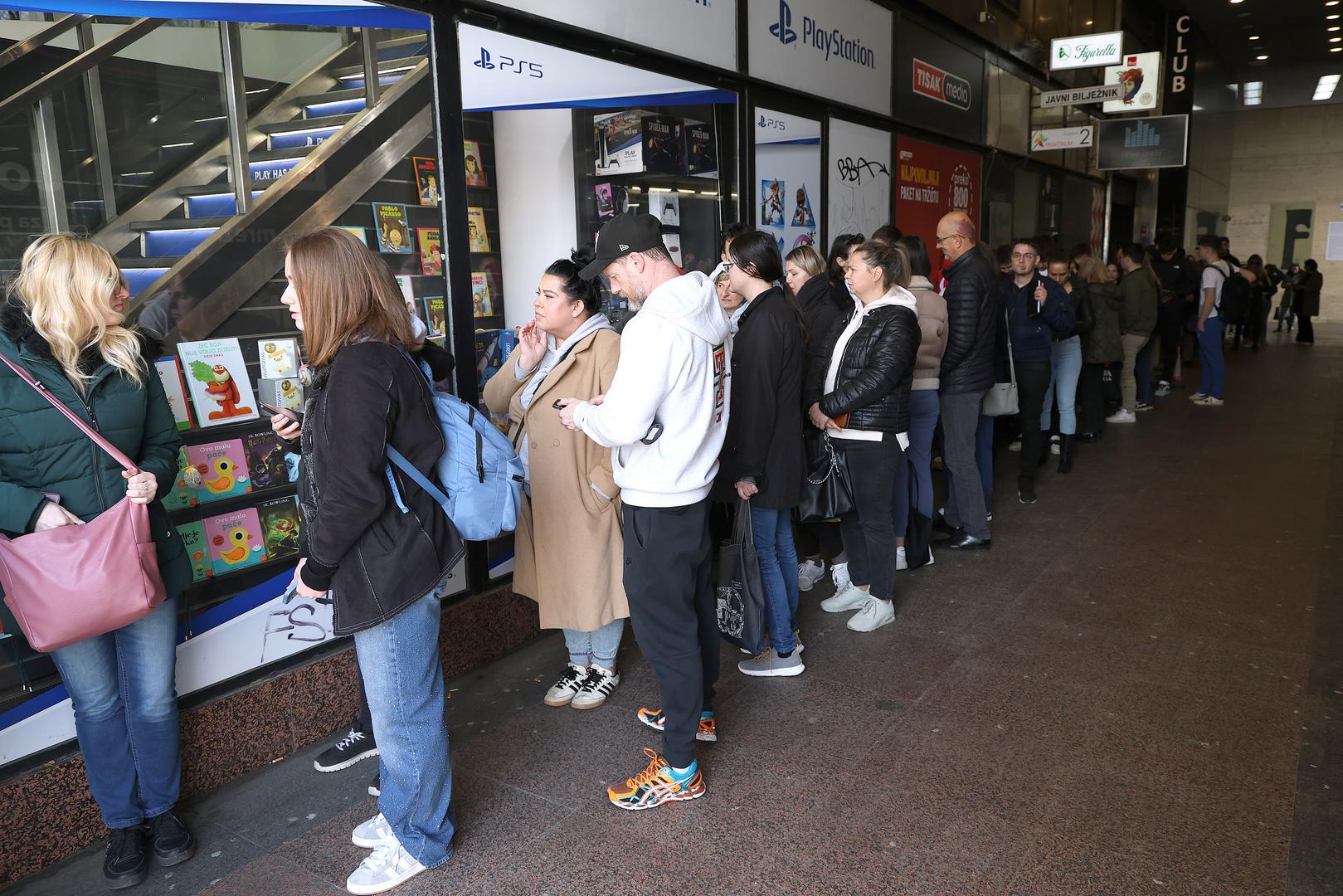 Organizatori su istaknuli kako su uvjeti kupnje jednaki kao i pri početku prodaje, čime se svim zainteresiranima pruža jednaka prilika za osiguravanje mjesta na ovom, kako ga mnogi nazivaju, "koncertu stoljeća". 