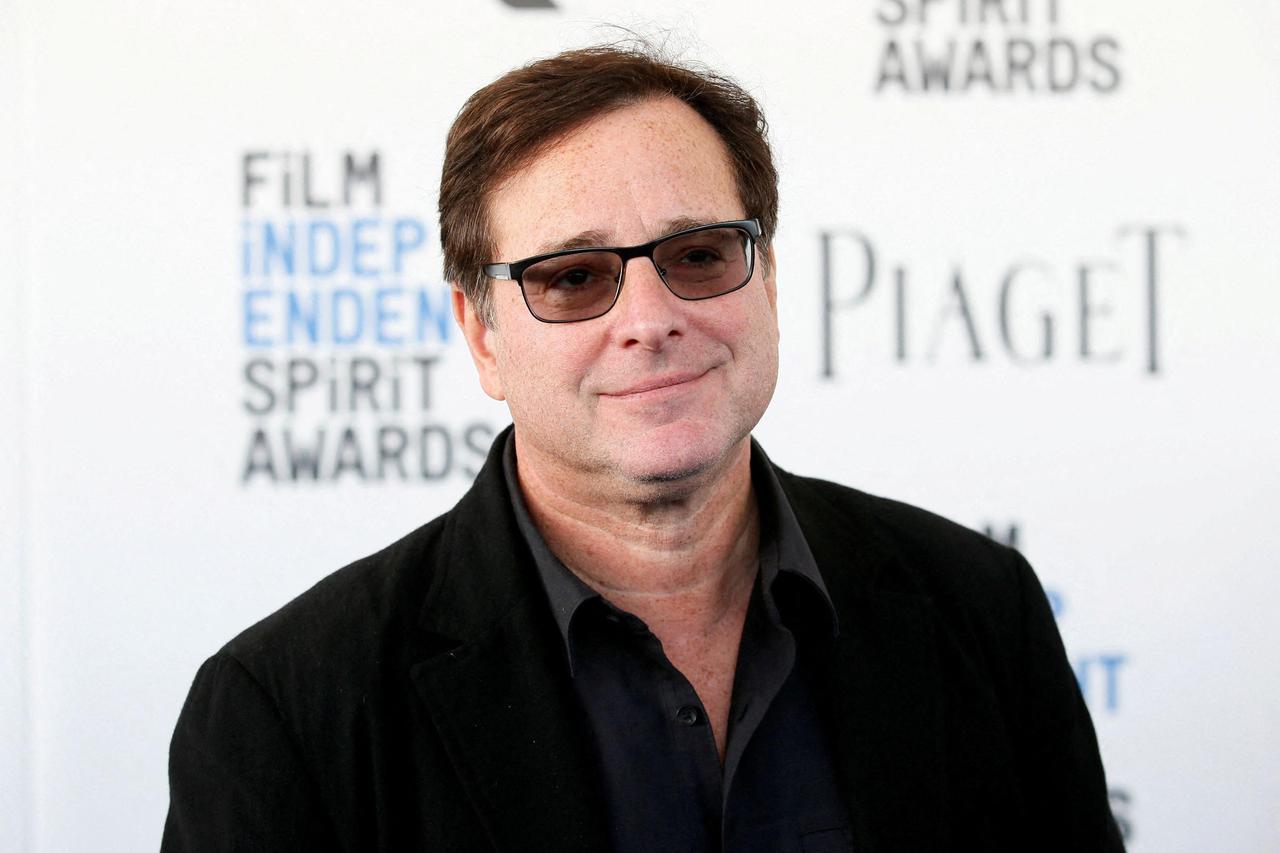 FILE PHOTO: FILE PHOTO: Actor Bob Saget arrives at the 2017 Film Independent Spirit Awards in Santa Monica