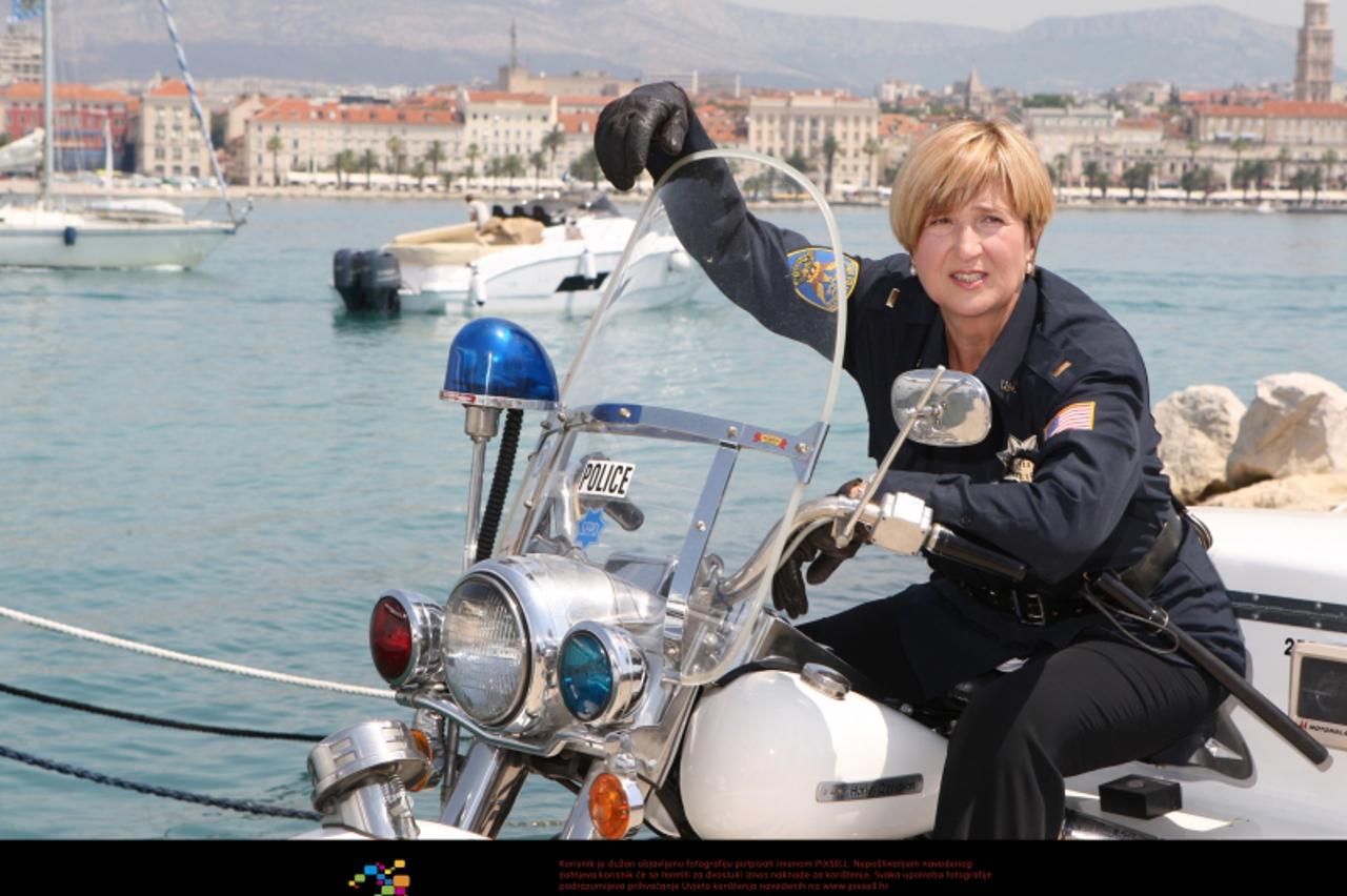 '13.07.2011., Split - Predsjednica HSP-a Ruza Tomasic odradila je snimanje za izborne plakate u policijskoj uniformi na Harley Davidsonu. Snimatelj fotografija je fotograf Nino Strmotic.  Photo: Ivo C
