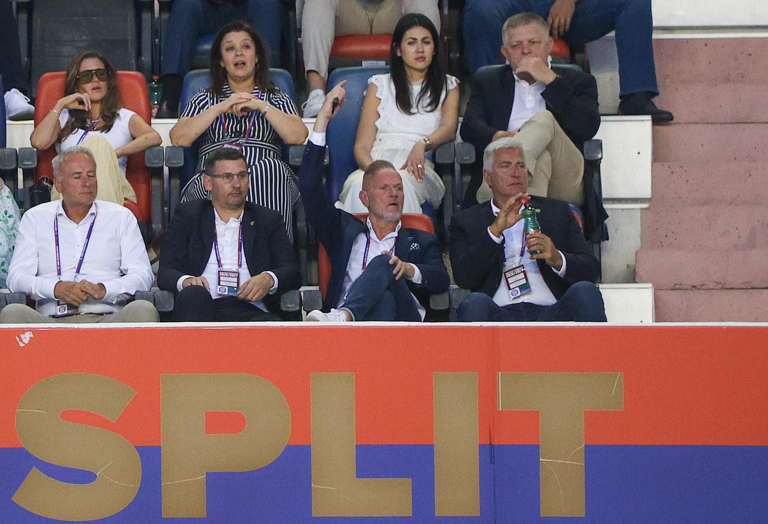 Inače, za Nicole McGraw ovo nije prvi put da javno pokazuje koliko joj je Split prirastao srcu. Američka veleposlanica već je ranije isticala kako obožava grad pod Marjanom, a prije samo nekoliko dana boravila je na Poljudu povodom proslave Dana neovisnosti Sjedinjenih Američkih Država.