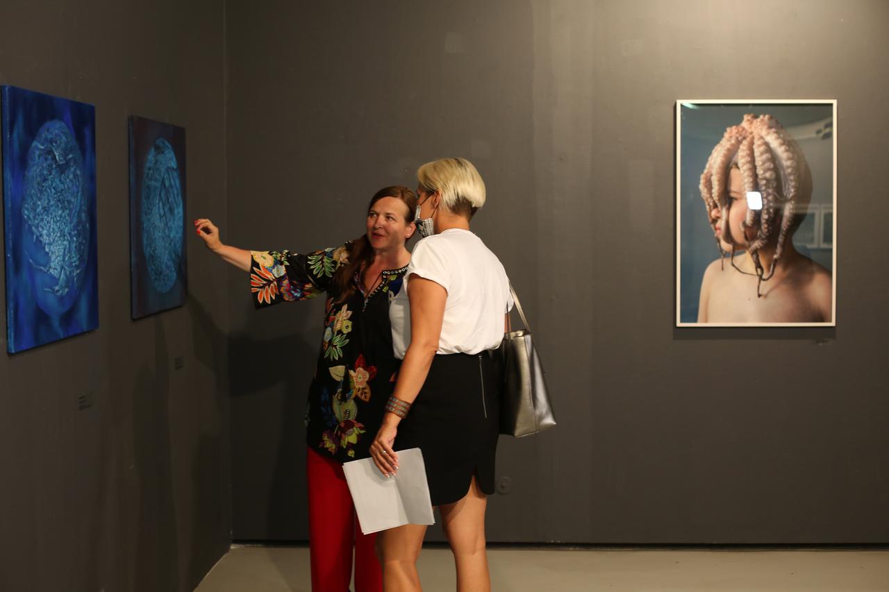 U riječkoj Galeriji Kortil otvorena je izložba Grad i transformacija