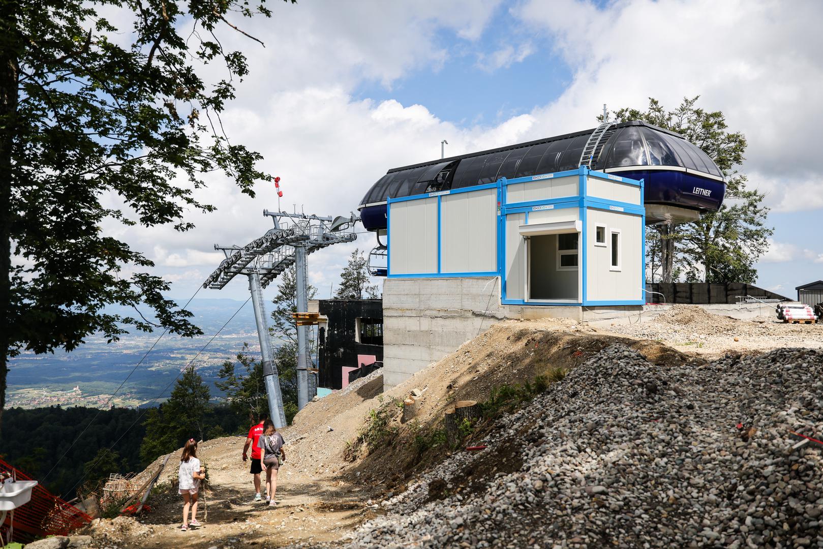 Fotografije s terena pokazuju da su stupovi i infrastruktura već postavljeni te da se završavaju posljednji radovi. 
