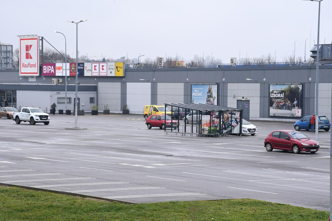 Sisak: Veliki broj Siščana priključio se bojkotu trgovina