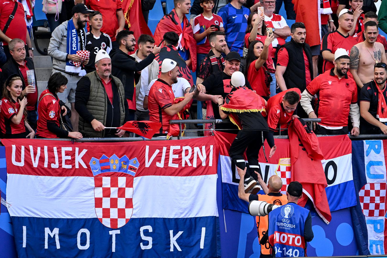 Pogledajte kako je to izgledalo.