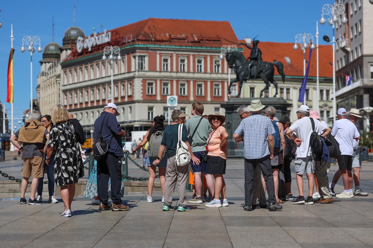 Zagreb: Jutarnja atmosfera u središtu grada na blagdan Tijelova