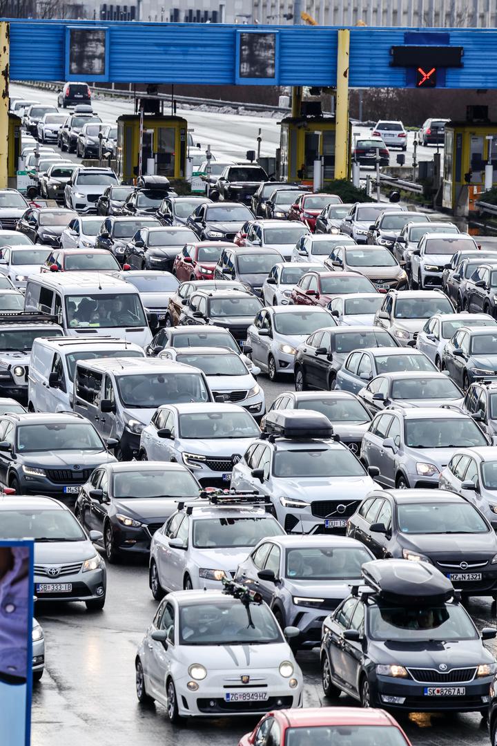 Prema anketi MasterIndexa iz studenoga, tijekom ove zime gotovo 50 posto hrvatski građana planira zimsko putovanje u inozemstvo, a skijanje je isplaniralo njih 19 posto. 