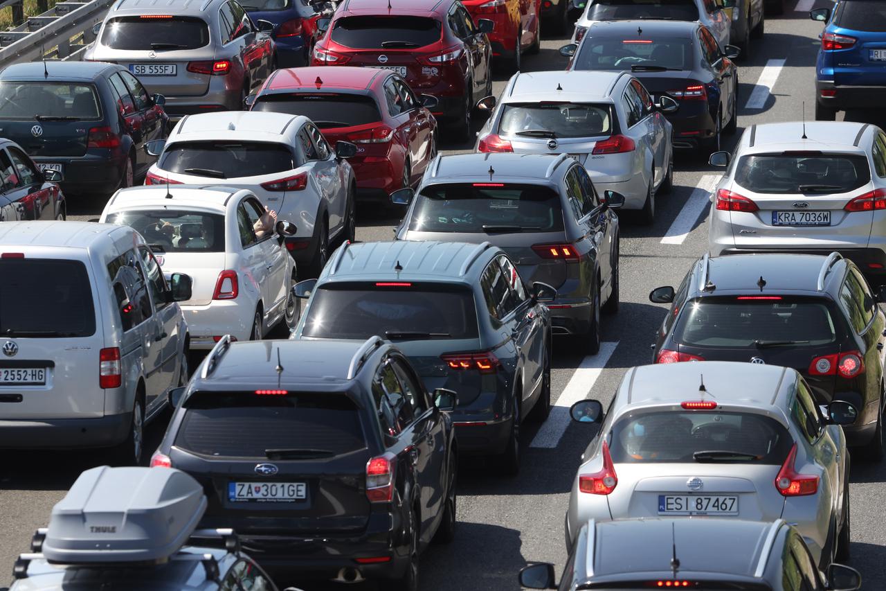 Pojačan je promet na zagrebačkoj obilaznici  iz smjera čvorova Buzin i Zagreb-zapad prema naplati Lučko