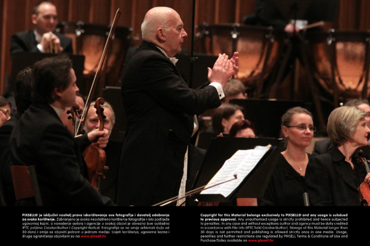 '18.01.2011., Zagreb - u koncertnoj dvorani Vatroslav Lisinski odrzan je koncert Zagrebacke filharmonije i gostiju, pod ravnanjem dirigenta Aluna Francisa .  Photo: Zarko Basic/PIXSELL'