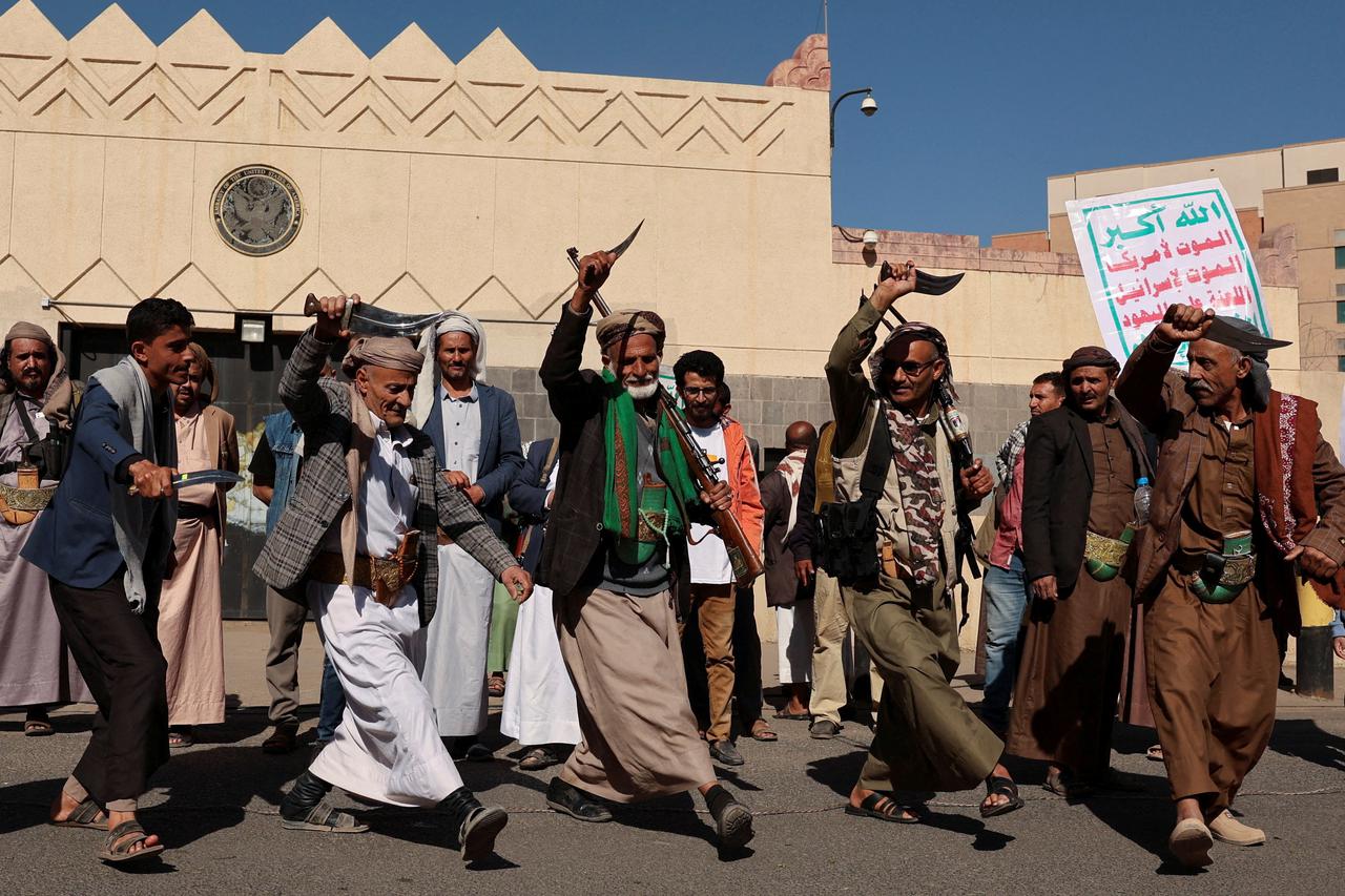 Houthis rally outside U.S. embassy in Sanaa
