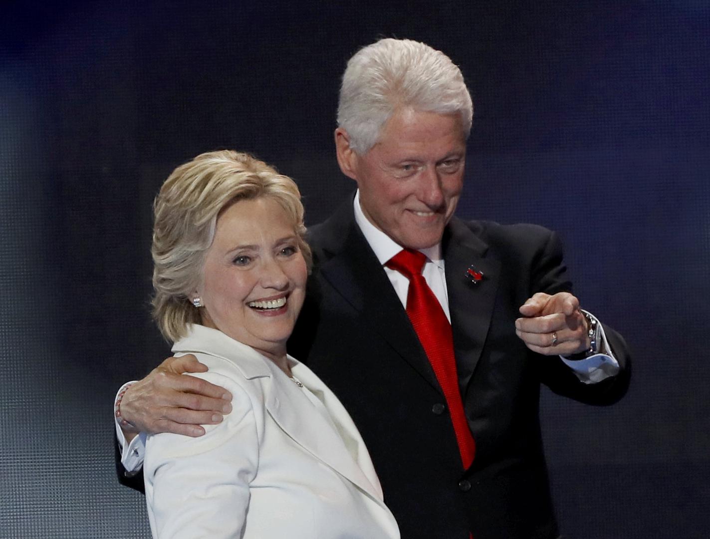 Linda je snimila njihove razgovore i poticala Monicu da istupi u javnost. U tim snimkama Lewinsky priznaje da je s Clintonom imala devet seksualnih susreta unutar Ovalnog ureda. 