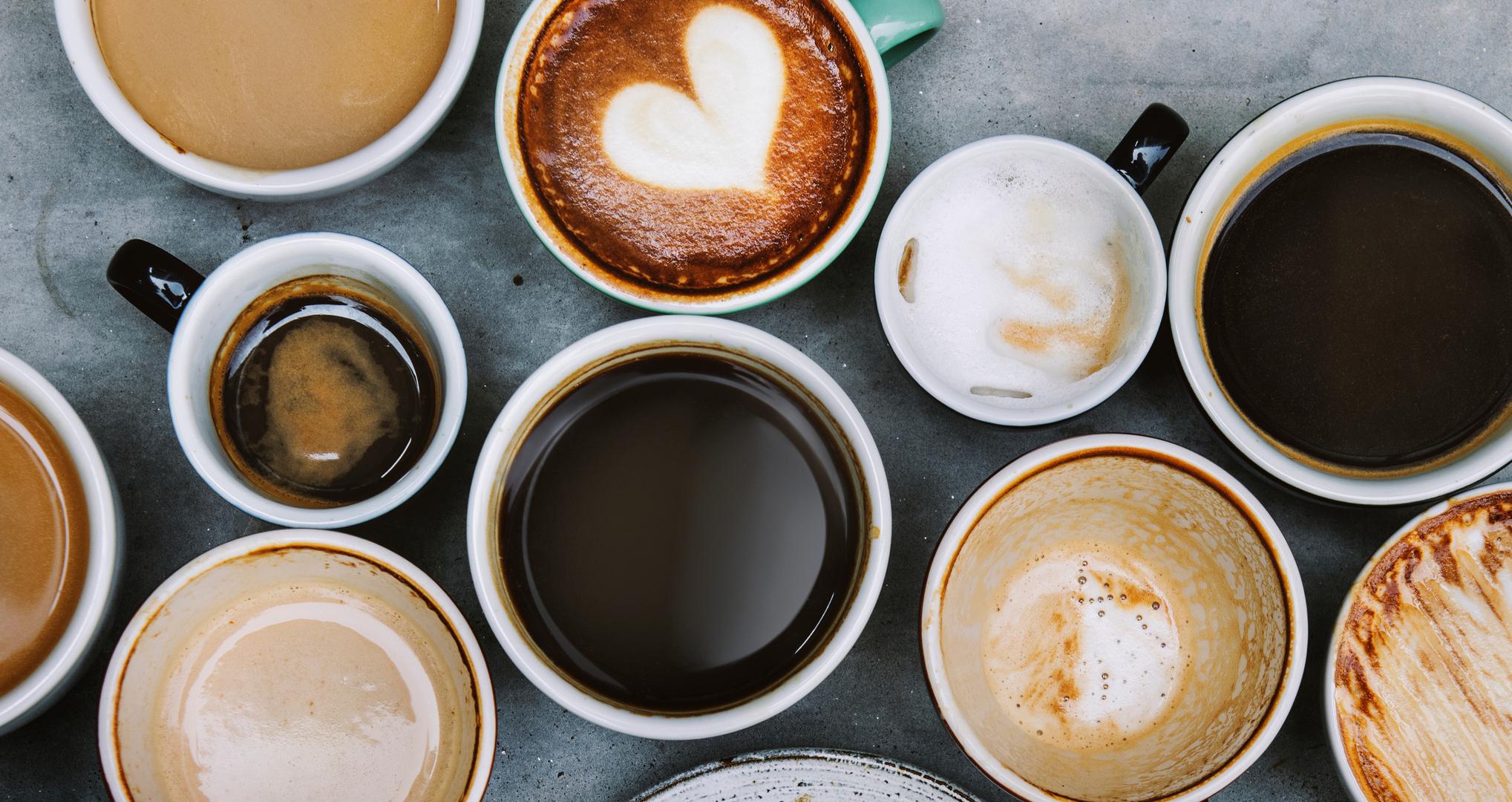 Kava!! Sadrži kofein koji poboljšava raspoloženje, budnost i mentalnu aktivnost, a i potiče rad metabolizma!