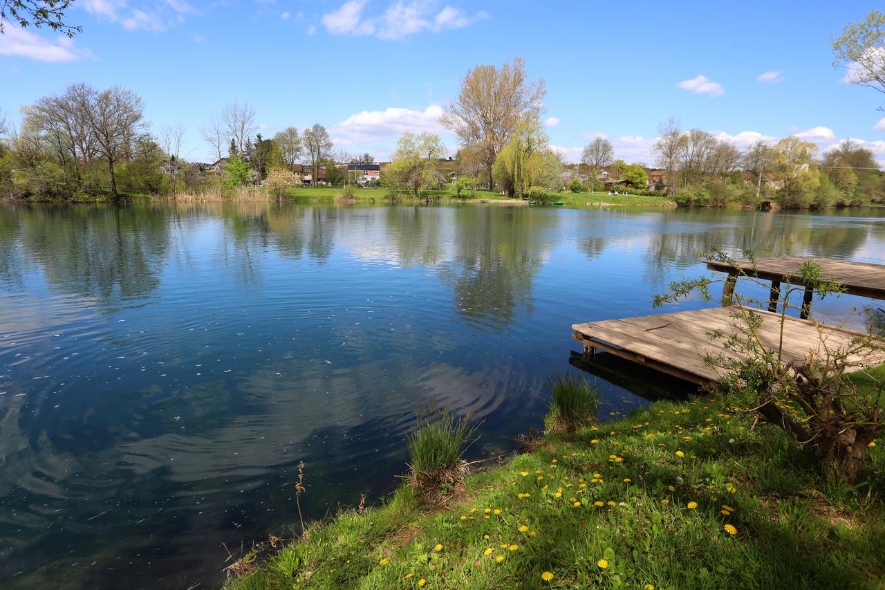 Priroda uz rijeku Mrežnicu  u proljetnim bojama