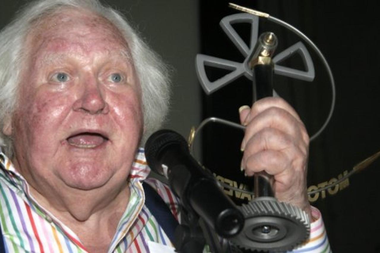 'russell2_nnn_kul_281111'