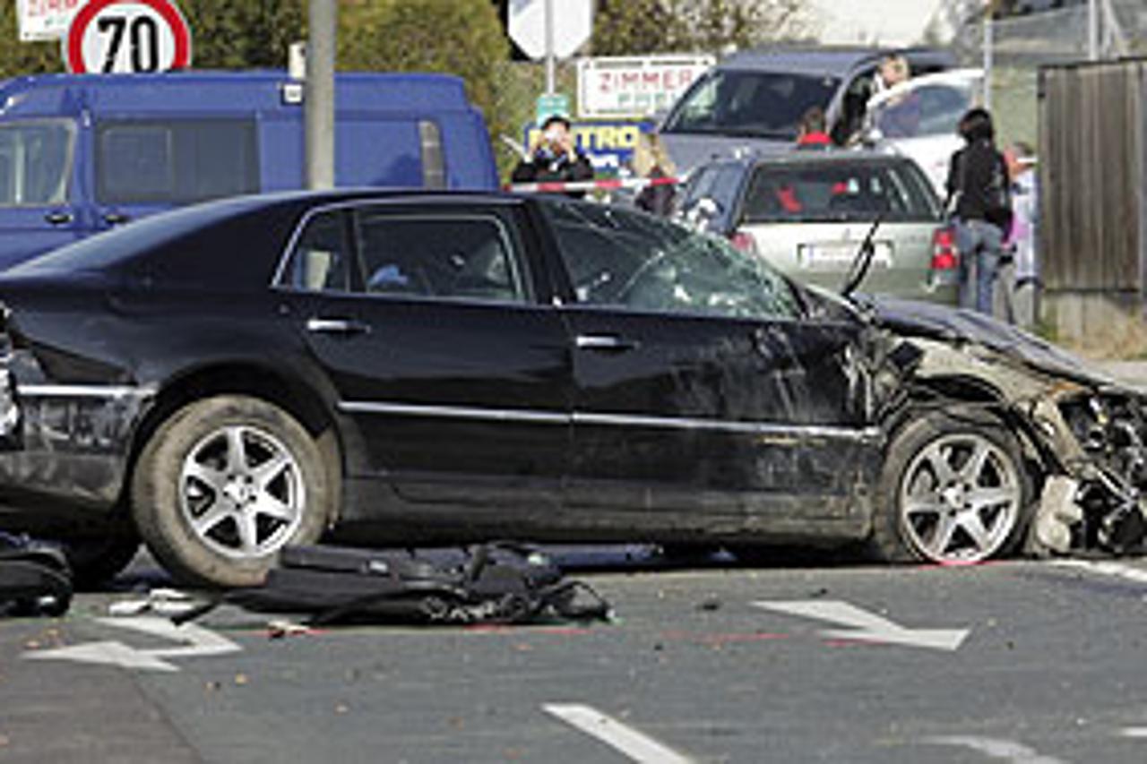 Smrskani automobil u kojem je poginuo Joerg Heider