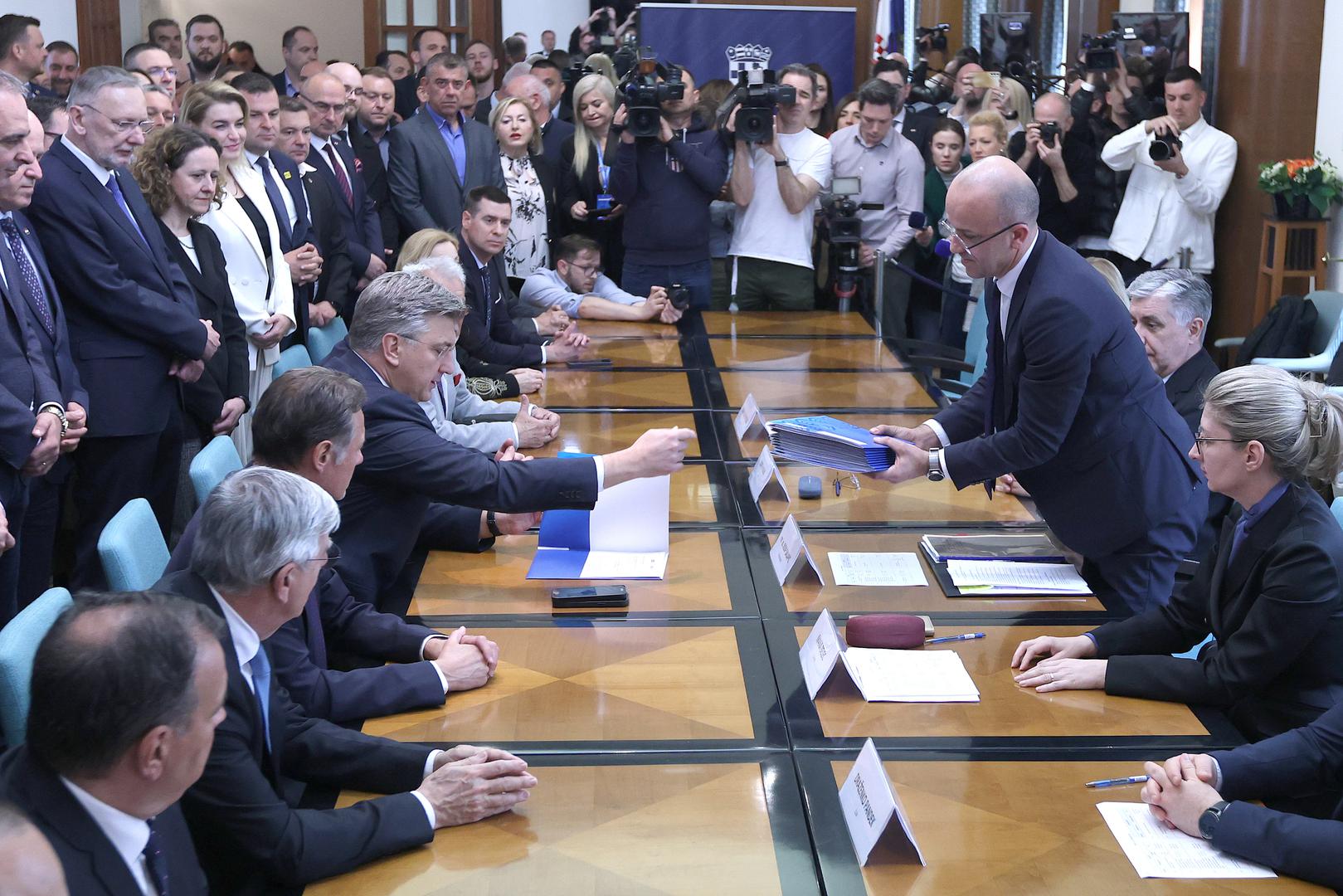 29.03.2024., Zagreb - Predstavnici HDZ-a i oko njega okupljene koalicije predali su danas Drzavnom izbornom povjerenstu kandidacijske liste za parlamentarne izbore 2024.. Photo: Patrik Macek/PIXSELL