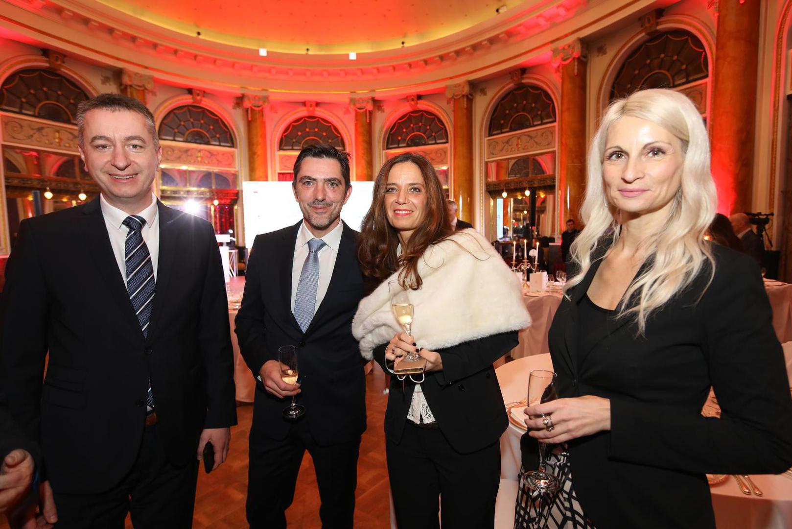 14.12.2021 Zagreb-  U hotelu Esplanade odrzano je proglasenje gospodarstvenika i gospodarskog dogadjaja 2021. godine u izboru Vecernjeg lista. Fabris Perusko , MIslav Simatovic