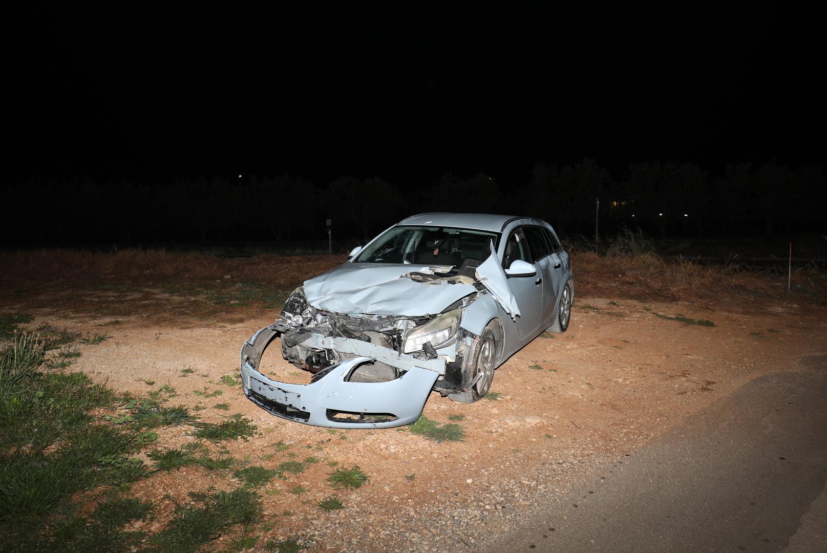 Večeras nešto prije 20 sati u pulskom naselju Šijana dogodila se nesreća u kojoj je putnički vlak naletio na osobni automobil.