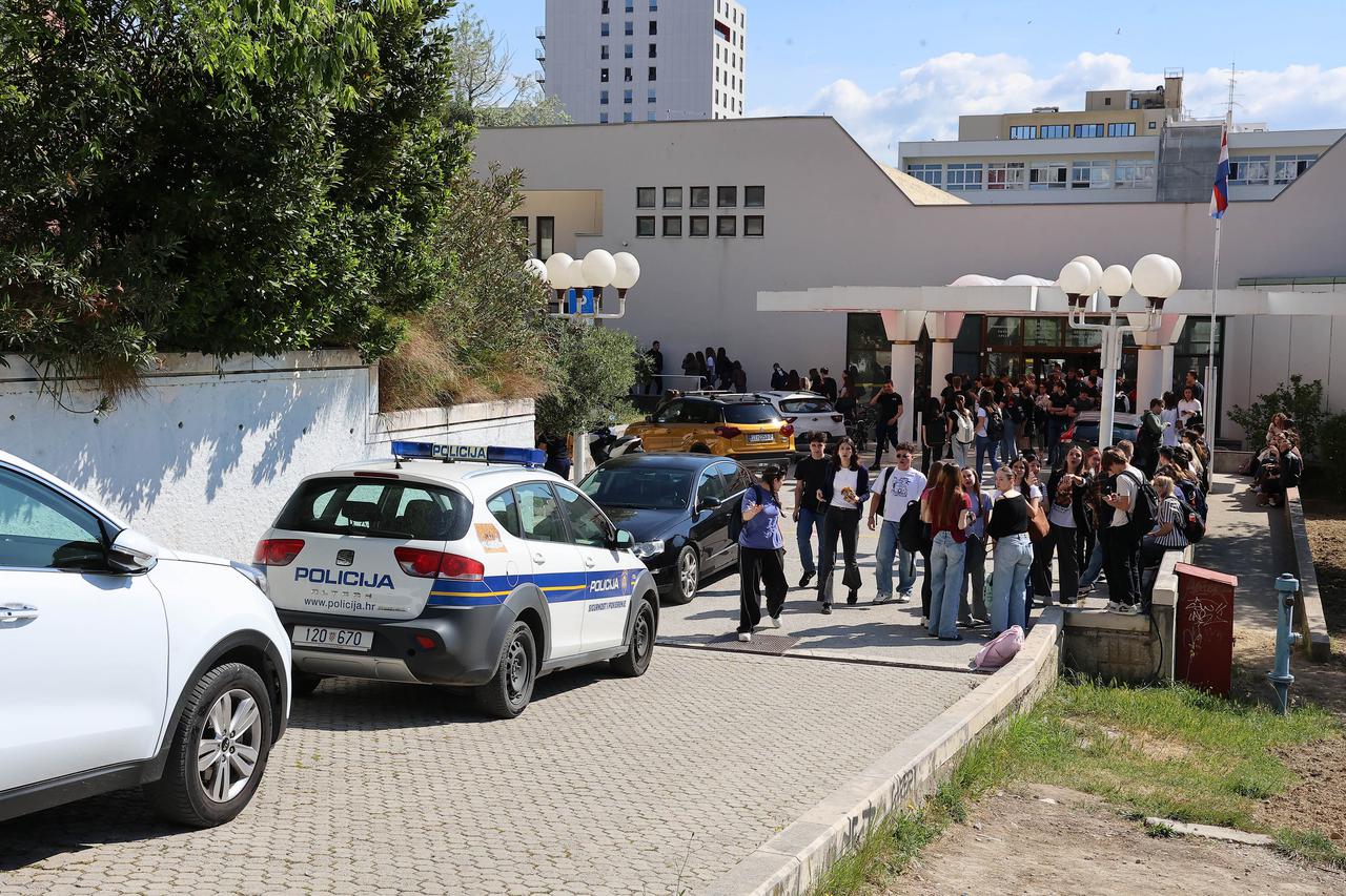 Split: Policija na terenu nakon dojava o bombi u školama