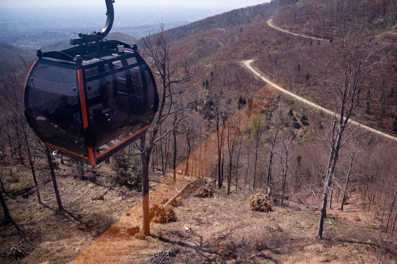 Pogled na Medvednicu iz žičare nakon oluje koja je uništila dio šume