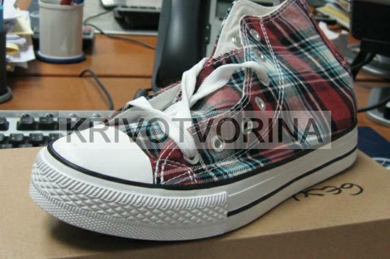 'Krivotvorene Converse tenisice otkrivene u Luci Rijeka  foto: Carinska uprava '