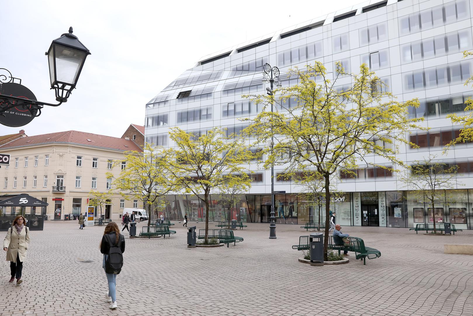 Nalazi se tik uz Trg bana Josipa Jelačića, a riječ je o stambeno-poslovnoj zgradi raspoređenoj na pet podzemnih i osam nadzemnih etaža, u kojoj se nalaze stanovi, poslovni prostori i podzemna garaža. 